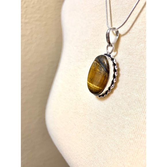π Beautiful golden brown Tigers eye Gemstone - Picture 3 of 9